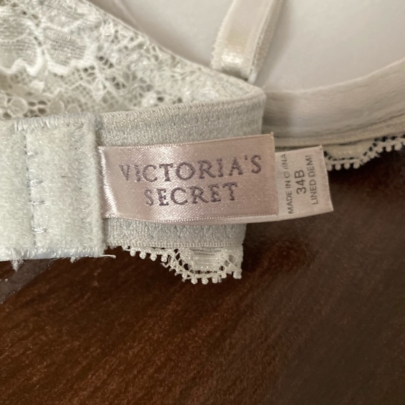 Victoria’s Secret VS Dream Angels Lace Demi Bra in Ice Blue 34B EUC - Picture 2 of 4